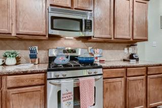 Lxry 4 BR, Heated Pool, Spa, near attrns (St1) - San Antonio - 1