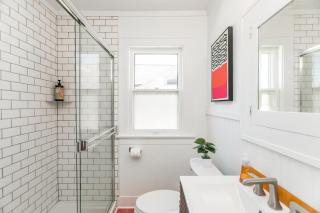 1960s Gem-Close to Downtown And In a Quiet Area - 6