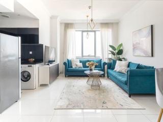 Frank Porter - Executive Bay - Dubai - 8