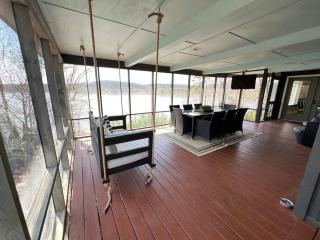 Signet Hill House - Lake Frontage - Centre - 3