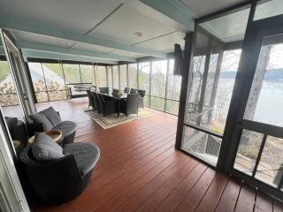 Signet Hill House - Lake Frontage - Centre - 2