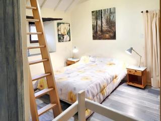 Maison cosy avec vue sur la montagne à Dompnac, cheminée - 8