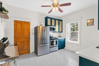 Stunning 2BD luxury apt perfect NOLA location - 3