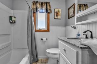 Gorgeous 2 Queen Bedroom Apartment in North Buffalo with 70 inch TV - Buffalo - 7
