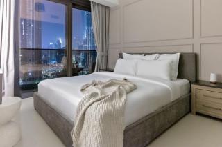 Luxurious 4BR Apartment w/ Prime Burj Khalifa View - Dubai - 4
