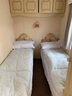 Caravan by the Sea, Hemsby, Great Yarmouth - Hemsby - 1