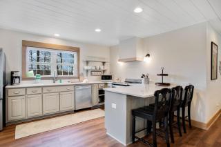 Hillside Cottage - Boone - 2