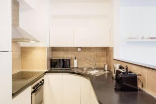 Stylish Suite with Balcony in Central Budapest - Budapest - 2