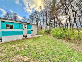 Trestle Creeks Farmhouse Fort Tiny House - 1