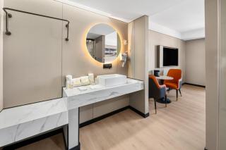 Ly New York Hotel - 8