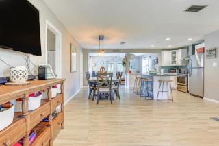 Private and Picturesque Escape on Lake Henry! - 6