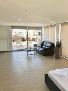 Bright Top Floor Studio-Apartment in Kalamaki - Atene - 2
