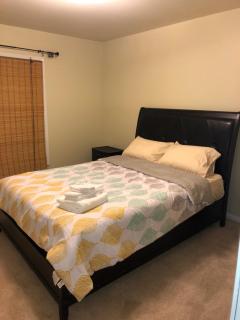Entire townhome available near nice park library and shopping - Winston-Salem - 8