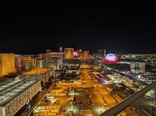 Penthouse Suite with Strip View at The Signature At MGM Grand - 6