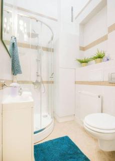Modern and Stylish 2-Bedroom in the City Center - Budapest - 8