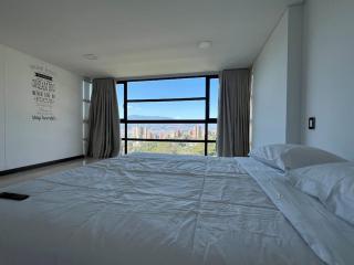 1202, Central Apartment in El Poblado + View - 0