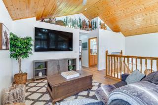 Pet-Friendly Cabin with Fire Pit in Pinetop! - Indian Pine - 9
