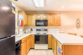 Branson Condo at Stonebridge Golf Resort with Pool and Wi-Fi near Silver Dollar City - Reeds Spring - 9