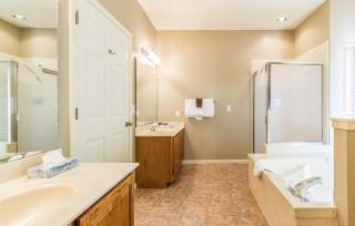 Branson Condo at Stonebridge Golf Resort with Pool and Wi-Fi near Silver Dollar City and 76 - Reeds Spring - 5