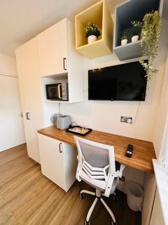R3 - Newly Renovated Private Self Contained Room in Selly Oak Birmingham with bathroom shared between two rooms - 5