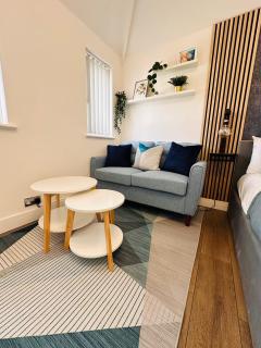 Newly Renovated Private Self Contained Room in Selly Oak Birmingham with bathroom shared between two rooms R3 - 1