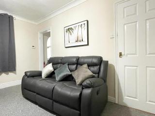 Cosy Home, Family & Contractor Friendly 4 Bedroom Near Leeds Centre, Sleeps 7 - Leeds - 5
