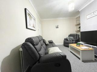 Cosy Home, Family & Contractor Friendly 4 Bedroom Near Leeds Centre, Sleeps 7 - Leeds - 6