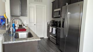 CoZy One Bedroom Apartment Exquisite - Raleigh - 6