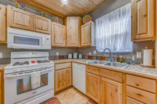 Ruidoso Mountain Cabin with Deck, 1 Mi to Hiking - 4