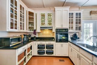 Sunroom and Decks Family Home in Tallassee! - Tallassee - 1