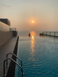 Grand Sri Lounge - Ocean Breeze Hotel residents - Negombo - 9