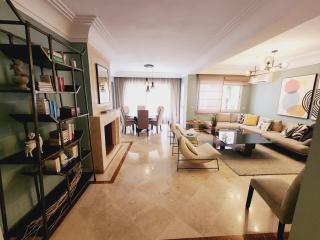 Number Nine Triangle d'Or by IB Signature - Chic 3-Bedroom family apartment in sought-after area, 24 x7 Security - Self check-in - Parking - City View with terrace - Walk to Cafes! City Centre - Casablanca - 0