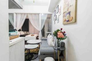 Azure skyview 1BR netflix karaoke ps3 Airport - Manila - 1