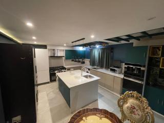 Enfield's Premier Holiday Oasis - Waltham Abbey - 2