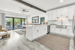 Palms of Seagrove D5, Steps to the Beach, Sleeps 4, Pool, 2 bikes and 5 mins from Seaside - Seagrove Beach - 0