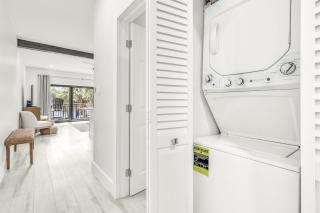 Palms of Seagrove D5, Steps to the Beach, Sleeps 4, Pool, 2 bikes and 5 mins from Seaside - Seagrove Beach - 1