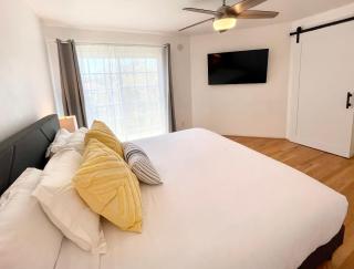 Hidden Gem with Hot Tub and Parking - 4 Guests - San Diego - 4