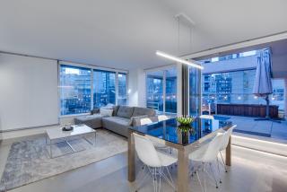 One-of-a-Kind Luxury 3 Bed Penthouse w/ huge Private Patio, Hot tub & Firetable! - 5
