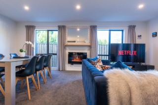 Villa Lusso - unwind in luxury and relax in the hot tub - Queenstown - 9