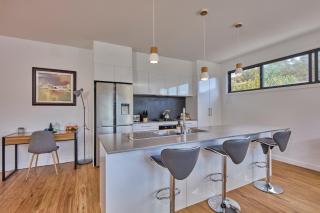 The Gorge Townhouse, stunning home & location! - Royal Park - 8