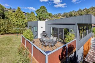 The Gorge Townhouse, stunning home & location! - Royal Park - 6