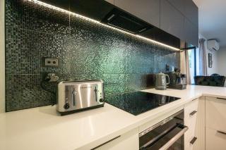 Villa Lusso - unwind in luxury and relax in the hot tub - Queenstown - 2