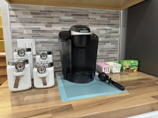 Modern Queen Room Near EWR - 3