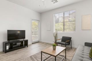 CozySuites Glendale by the stadium with pool 14 - Glendale - 8