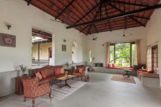 StayVista's Basalt - with Mountain Views, Infinity Pool, Vintage Interiors, and Games Room - Karjat - 4
