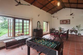 StayVista's Basalt - with Mountain Views, Infinity Pool, Vintage Interiors, and Games Room - Karjat - 5