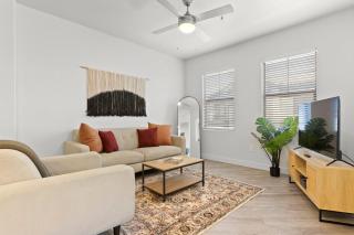 CozySuites Glendale by the stadium with pool 16 - 0