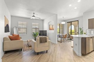 CozySuites Glendale by the stadium with pool 16 - 8