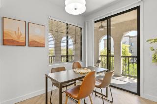 CozySuites Glendale by the stadium with pool 16 - Glendale - 2