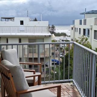 Kings Beachside Escape spacious apartment centrally located - Caloundra - 4
